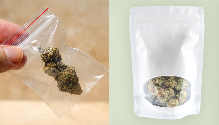 Confronto del packaging della cannabis: un sacchetto di plastica trasparente e un sacchetto Mylar moderno. Sottolinea l'evoluzione del packaging della cannabis da metodi semplici a soluzioni avanzate di conservazione.